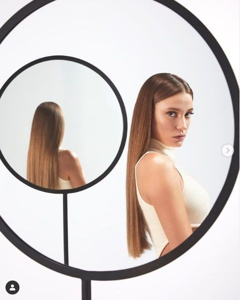 Serenay Sarıkaya'nın kısa taytlı montlu kombini dalga konusu oldu montun fiyatı şoke etti - Resim: 1