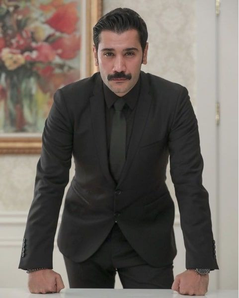 Uğur Güneş yeni dizisi için bambaşka biri oldu Bir Zamanlar Çukurova'dan ayrılmıştı - Resim: 3