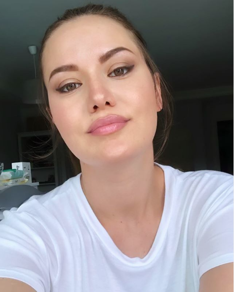 Fahriye Evcen kendisine kilolu diyenlere inat paylaştı Burak Özçivit'le olay aşk pozu! - Resim: 4
