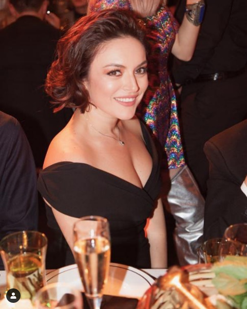 Ezgi Mola'dan estetik itirafı dişleri yüzünden dava açılınca da şok olmuş - Resim: 2