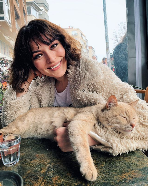 Ezgi Mola'dan takdirlik hamle Koronavirüs nedeniyle kira almayacak - Resim: 2