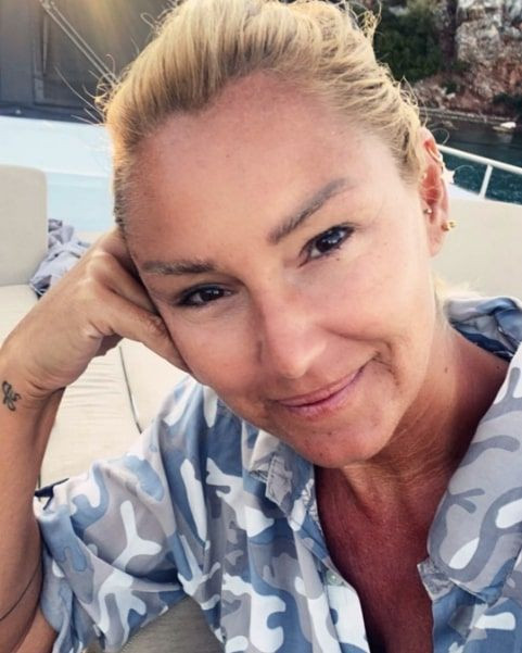 Pınar Altuğ makyajsız halini paylaştı o detay kimsenin gözünden kaçmadı - Resim: 2