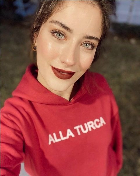 Hazal Kaya Aşk-ı Memnu fotoğrafını Instagram'da 11 sene sonra itiraflarla beraber paylaştı - Resim: 1