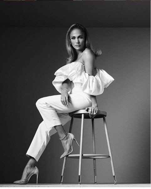 Jennifer Lopez beyaz taytıyla görenleri hayran bıraktı! Bakan bir daha baktı - Resim: 1