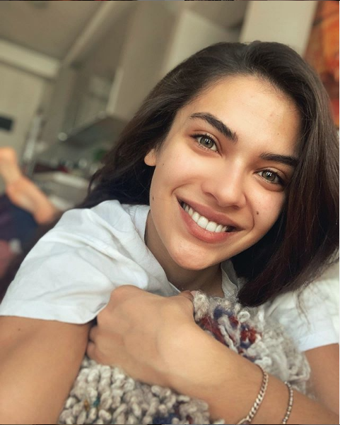 FOX TV Baraj'ın Nehir'i Biran Damla Yılmaz bornozuyla izleyenlere teşekkür etti - Resim: 4