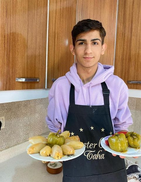 Eski mutfağında yaptığı yemeklerle fenomen olan Taha Duymaz'ın aylık kazancı dudak uçuklattı! - Resim: 1