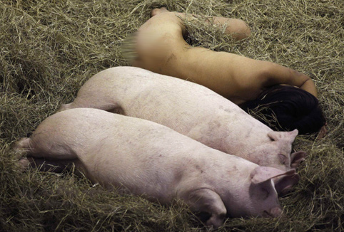 Yine çırılçıplak soyundu - Resim: 2