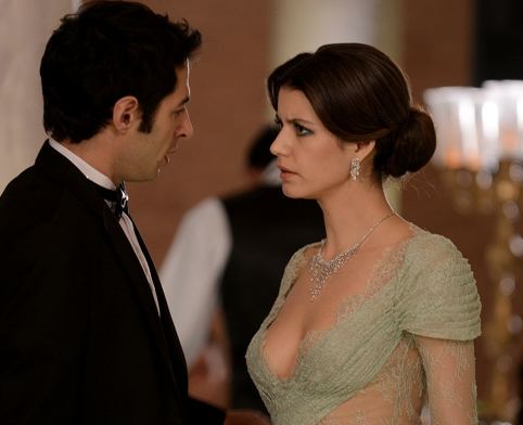 Beren Saat dekoltesi ile büyüledi - Resim: 4