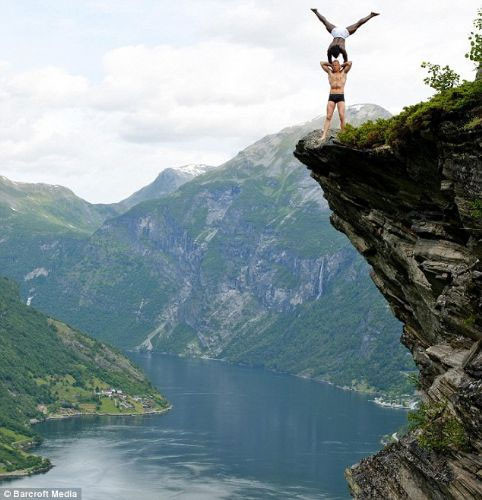 Uçurumun kenarında ne yapıyor? - Resim: 2