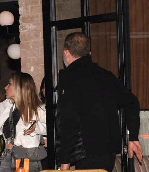 Sergen Yalçın'dan olay hareket: Arkadaşını bıraktı kendisi arka kapıdan tüydü! - Resim: 4