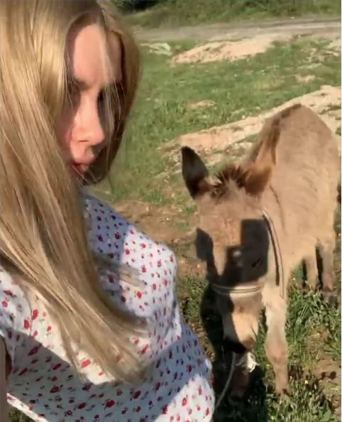 Aleyna Tilki sokağa çıkma yasağını deldi yaptığı görenleri şaşırttı - Resim: 3