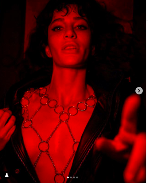 Sütyensiz  poz verdi! Berrak Tüzünataç'tan yarı çıplak paylaşım - Resim: 2