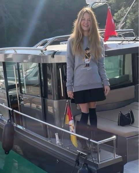 Naz Elmas fotoğrafıyla oynadı Instagram'a koydu görenlerin diline düştü - Resim: 4