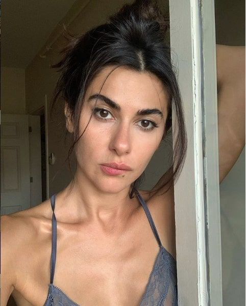 Yasak Elma yıldızı Nesrin Cavadzade öpüşme pozu verdi açıklaması şoke etti - Resim: 1