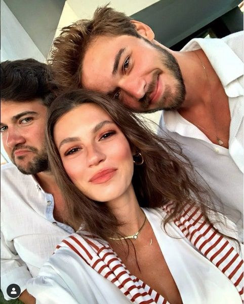 Kanal D Arka Sokaklar'ın Tekin'i Onur Bay Dilara Aksüyek ile öpüşürken yakalandı - Resim: 1