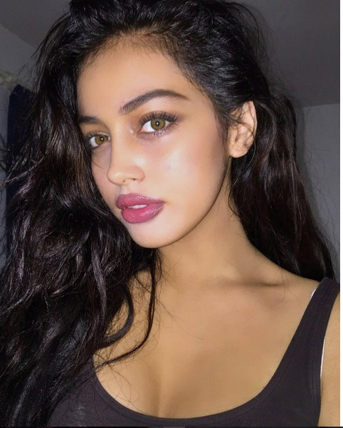 Dünya yıldızları peşine düştü kim bu gizemli kız! - Resim: 1