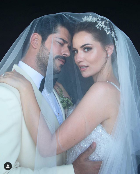 Burak Özçivit'e Fahriye Evcen'den romantik doğum günü mesajı hediyesi bakın neymiş - Resim: 1