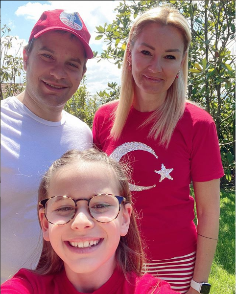 Pınar Altuğ 'Kocanı jigolo olarak mı kullanıyorsun' diyen takipçisine bakın ne yaptı - Resim: 1