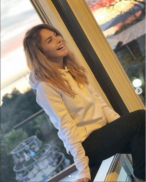 42'lik Ece Erken yasak aşkı yüzünden araba parçalamasına 'Ergenlik' deyip açıkladı - Resim: 1