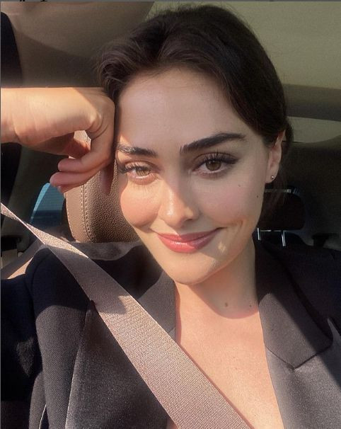 Esra Bilgiç de Disney'de yerini aldı: Yeni dizisi "Atatürk"e hazırlanıyor! - Resim: 1
