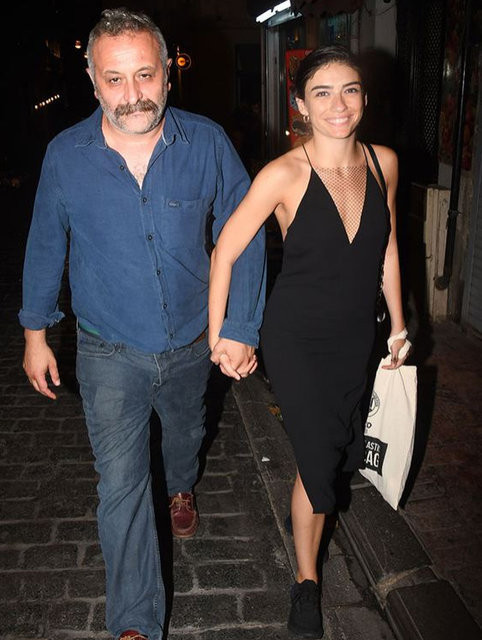 Hazar Ergüçlü 19 yaş büyük sevgilisiyle ilk kez el ele! - Resim: 1