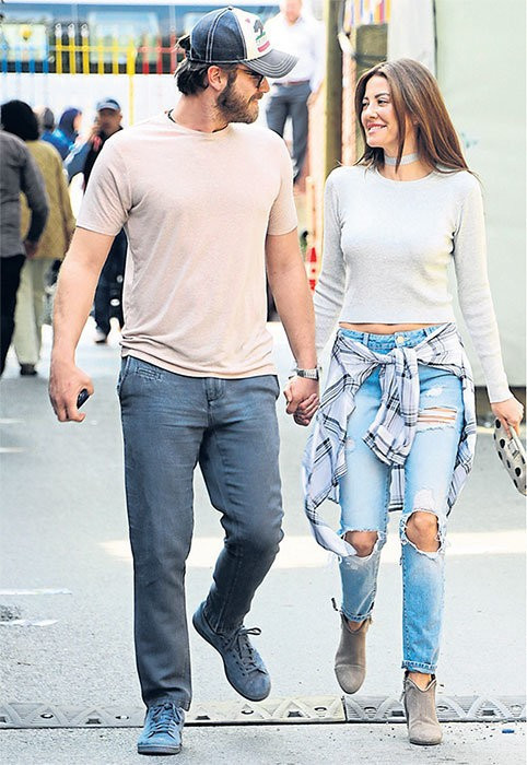 Kıvanç Tatlıtuğ'un eşi Başak Dizer'de dikkat çeken detay!  - Resim: 1