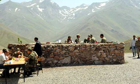 Van'da askere hüzünlü veda - Resim: 3