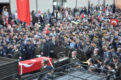Şehit annesinin gözyaşları durmadı - Resim: 3