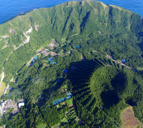 Bir volkanın içinde yaşayan insanlar - Resim: 2