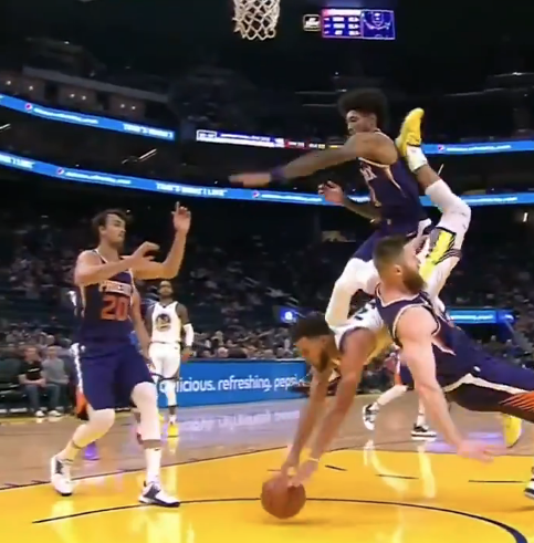 Stephen Curry'nin eli kırıldı en az 3 ay oynayamayacak - Resim: 0