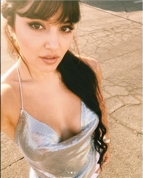 Hande Erçel giydiği kıyafet ile hayranlarını şoke etti - Resim: 2