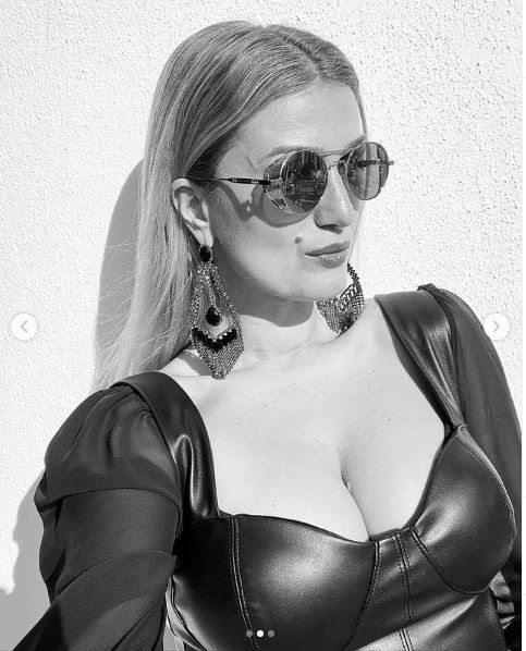 Tuğba Özay 'Erkekleri kırıtık hallerde görmek istemiyoruz' deyip dekolteli paylaştı - Resim: 3