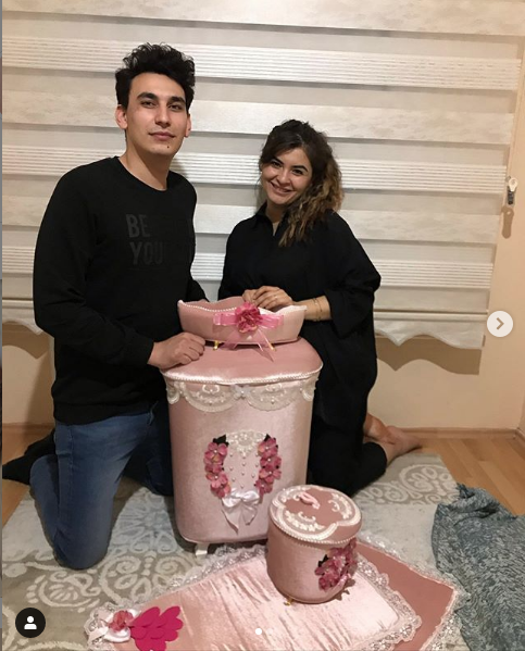 Hanife Gürdal'dan hamilelik açıklaması Kemal Ayvaz'la evliliği olay olmuştu - Resim: 1