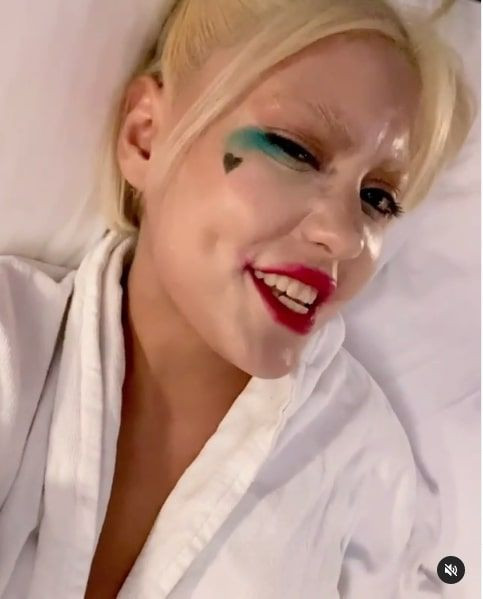 Doya Doya Moda yarışmacısı Bahar Candan video çekerken göğsü açıldı - Resim: 2