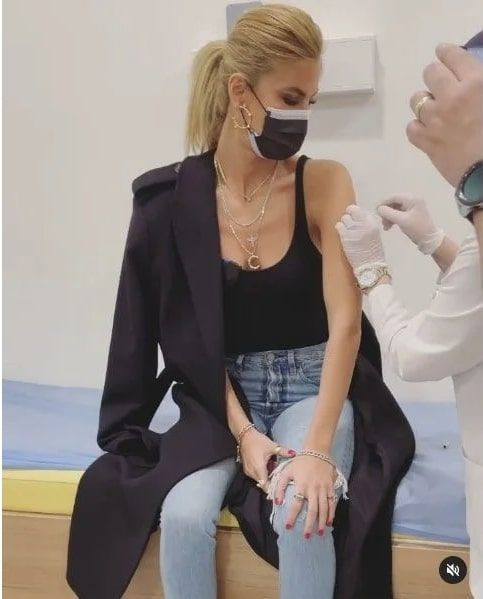 Çağla Şıkel Çin aşısı oldu tepkiler gelince açıklama yapmak zorunda kaldı - Resim: 3