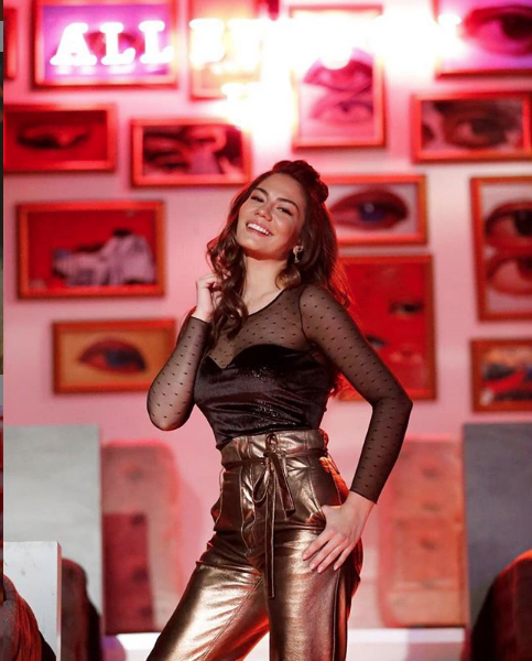 Demet Özdemir 'Bencilsiniz' deyip isyan etti Evde kal çağrısı yaptı - Resim: 2