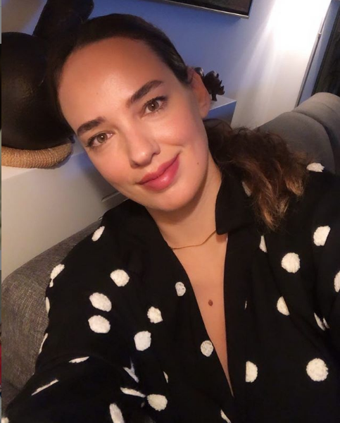 Seda Bakan Hadise'nin şarkısında bornozla dans etti Instagram'ı salladı - Resim: 1