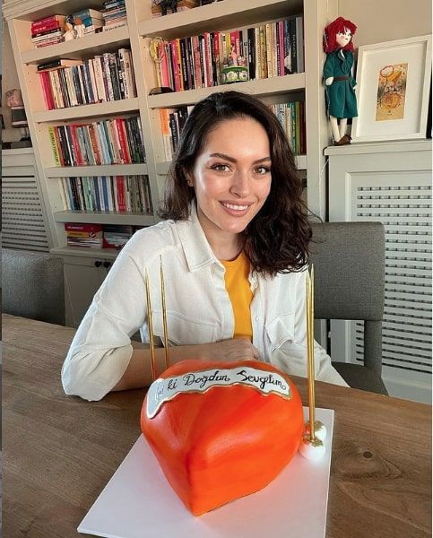 Masumlar Apartmanı Safiye'si Ezgi Mola sevgilisiyle doğum gününü böyle kutladı - Resim: 2