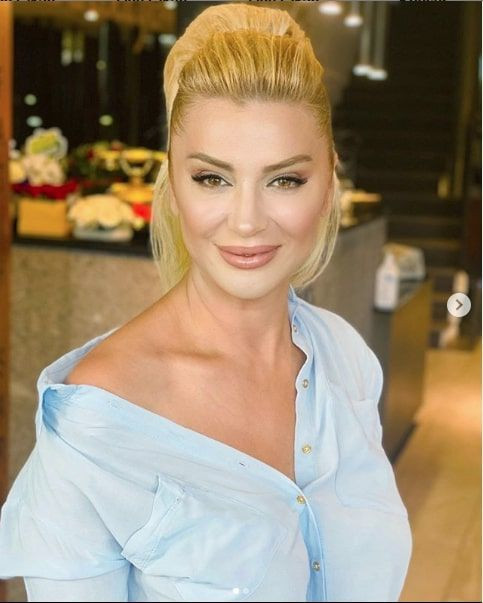 Songül Karlı süper minisi ve göğüs dekoltesiyle olay oldu - Resim: 1