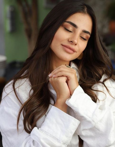 Gönül Dağı'nın Asuman'ı Hazal Çağlar, mini etekli pozlarıyla dudak uçuklattı! - Resim: 4