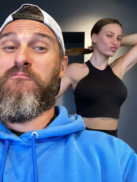 Serenay Sarıkaya'dan sıfır makyaj poz takipçilerinden tam not aldı! - Resim: 0