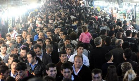 İstanbul'da herkes kendini sokağa attı - Resim: 4
