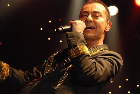 Kameralara aldırmadan böyle öpüştü - Resim: 3