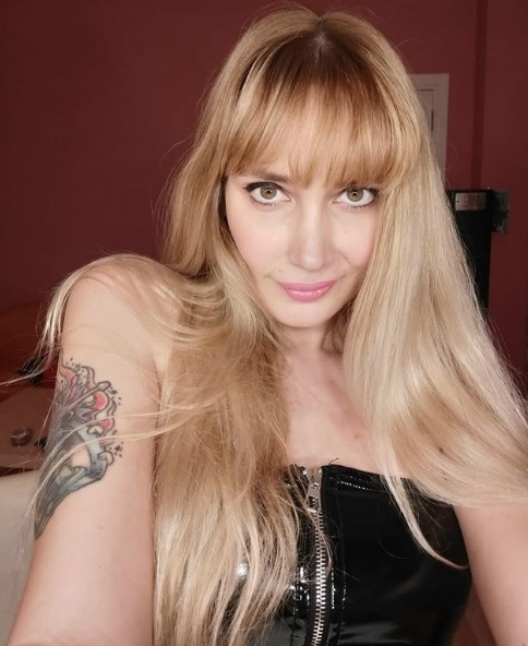 Şarkıcı Gökçe tepki gösterdi! Demet Akalın gülerek yanıt verdi! - Resim: 2