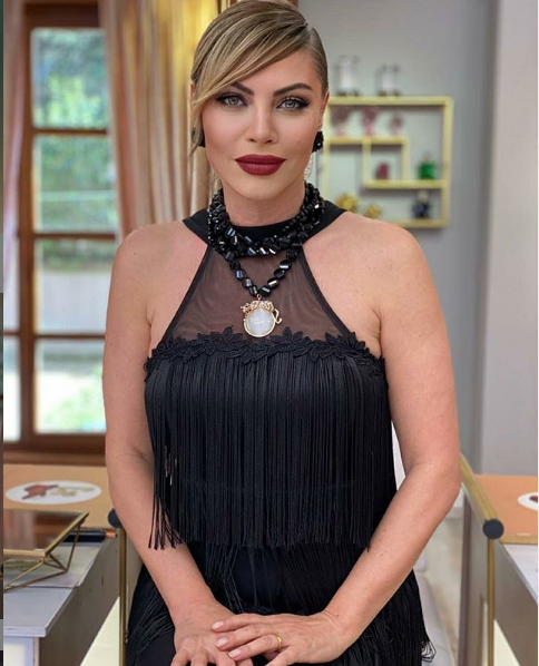 Seray Sever eşi Eray Sünbül ile dudak dudağa paylaşım yapıp yıl dönümü kutladı - Resim: 4