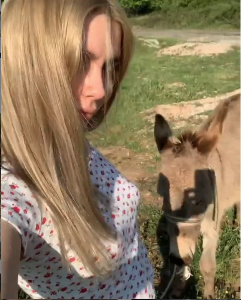 Aleyna Tilki sokağa çıkma yasağını deldi yaptığı görenleri şaşırttı - Resim: 2