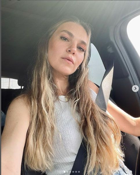 Aslı Enver mini şortlu tatil pozlarıyla Bodrum'u salladı! Ayrılık ünlü güzele yaradı - Resim: 1