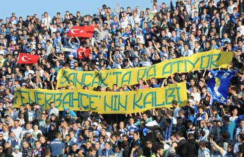 Sırbistan Ligi'nde binlerce FB bayrağı - Resim: 2