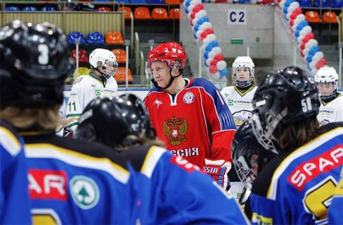 Putin gençlerin önünde şov yaptı - Resim: 1