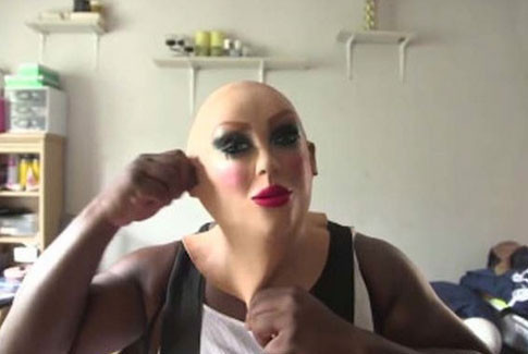 Kadın maskesiyle gezen erkekler! Şu hallerine bakın - Resim: 2